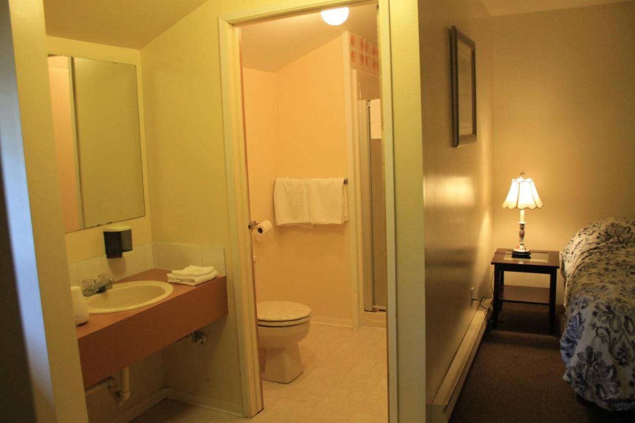 Orca Inn Alert Bay Екстериор снимка