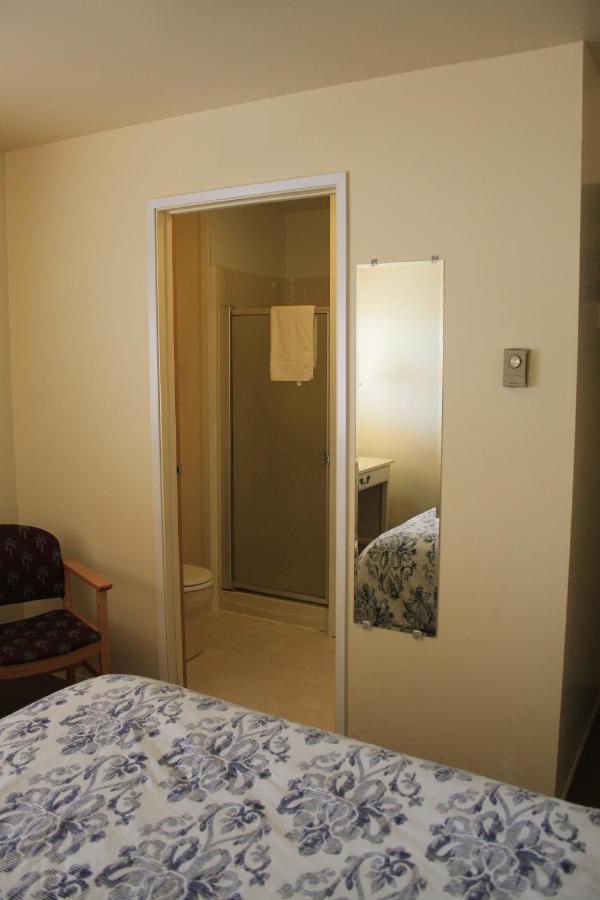 Orca Inn Alert Bay Екстериор снимка